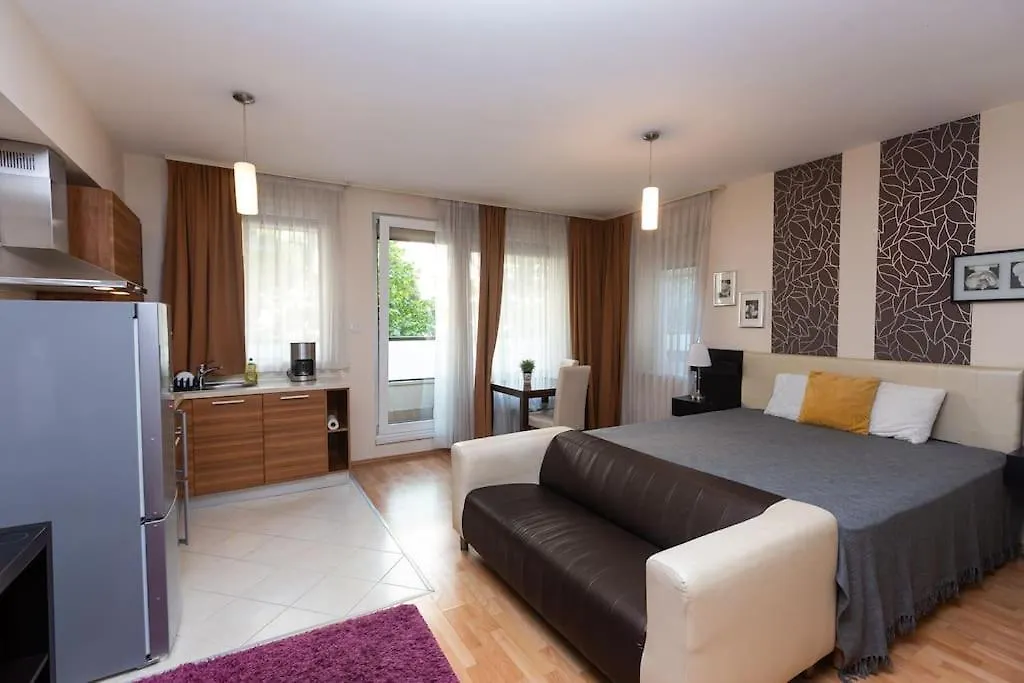 Flat On Corvin Promenade With Big Balcony Appartement Boedapest